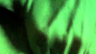 me aprieto el clítoris con la conchita sensible recién cogida