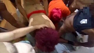 Primeira vez em uma festa liberal mulher realiza seus desejos mais obscuros