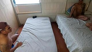 Mi hermano nos espía follando con mi novio pasivo 😈