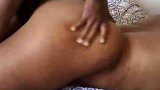 How does this BBW like her pussy wet?