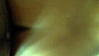 How does this BBW like her pussy wet?