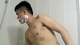 this gay top has a huge uneasy dick, want to see?