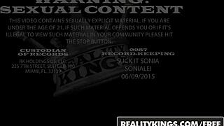 Hey Julie Cash, wanna kiss Marco Banderas for some quick cash?