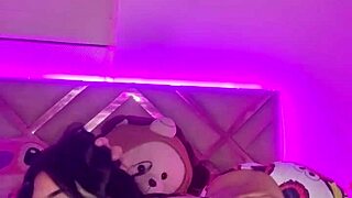 Hermosa Latina Goes Wild for Hermanastro’s Massive Cock