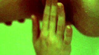 Look at these cutie brunettes making out!