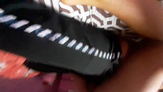 Nos quedamos a solas con mi hermanastra y nos ponemos a hacer travesuras 😏