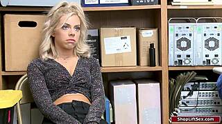 अरे मैं तो बस 18+ जवान बेब हूं ट्रबल से बचने पुलिसवाले को चोद रही