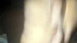 Se masturba a media noche casero gay masturbation