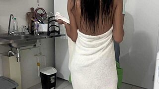 Delivery guy receives payment through wet pussy and deepthroat