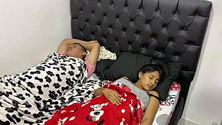 1 parte universitaria de culo grande se coje a su compañero por el trabajo