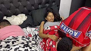 1 parte universitaria de culo grande se coje a su compañero por el trabajo