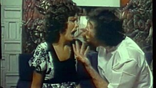 Linda Lovelace gives an incredible deepthroat blowjob