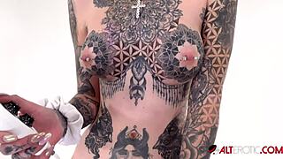 tattooed amber luke riding that toy for the first time! 😏