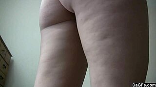 pleasing you with hot undressing dance