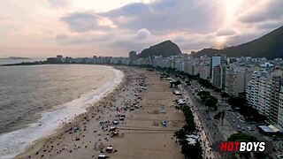 Maloqueiro sucks monster cock intensely