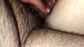 Otra Cogida de Perrito, Mi Jefe Me Manosea y Me Mete Toda Su Polla Mientras Limpio!