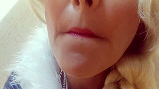 Elsa’s cosplay says, 'look at my bent over ass in doggystyle'