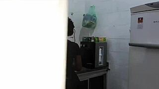 eu e minha amiga flagradas transando no trabalho, completo no xvideos red