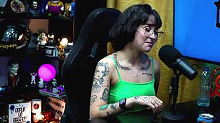 Martina Oliveira evaluates Ruan's big dick during the outdoor casting, getting horny from the close-up view.