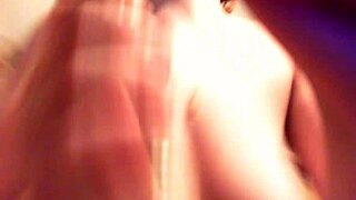 Sorella perverse insegna a masturbarsi in questo video
