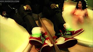 a teen in the hood offers sex for cash