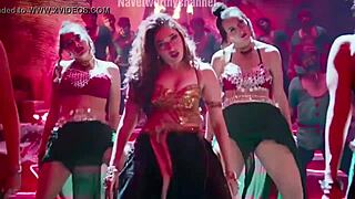 tamanna's gorgeous navel shakes, so sexy! 😘