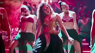 tamanna's gorgeous navel shakes, so sexy! 😘