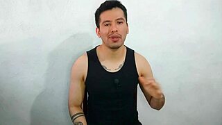 Jovencito Le Da Sexo Oral a la Polla Enorme Gruesa del Tio de Su Mejor Amiga Se Come Su Leche Relato Sexual!