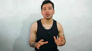 Jovencito Le Da Sexo Oral a la Polla Enorme Gruesa del Tio de Su Mejor Amiga Se Come Su Leche Relato Sexual!