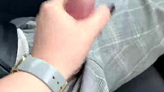 Giving a risky blowjob while driving in the car, so public!