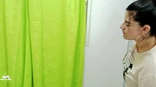 Hermanastra lesbiana come coño de amigas universitarias con orgasmo intenso!