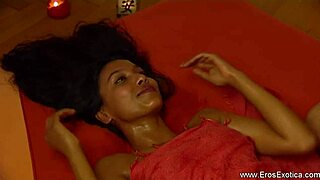 yoni massage for her needy pussy 😍