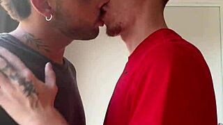 meu vizinho novo me viu pela janela e perguntou se podia vir meter 01foguinho pt01, entao ele me deu um boquete e fodeu meu cu gostoso