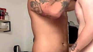 meu vizinho novo me viu pela janela e perguntou se podia vir meter 01foguinho pt01, entao ele me deu um boquete e fodeu meu cu gostoso