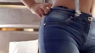 Latina with big ass in thong on webcam 😍