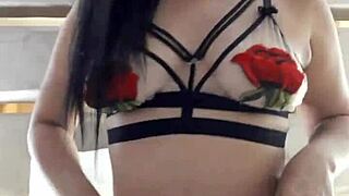 Latina with big ass in thong on webcam 😍