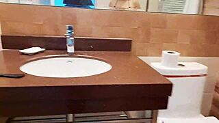 Latina Enters Hotel For Homemade Sex