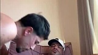 o padrastro do meu amigo veio entregar encomenda e transamos 😏