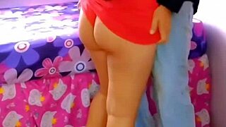 mi joven hijastra estudiante nos ve cogiendo por error