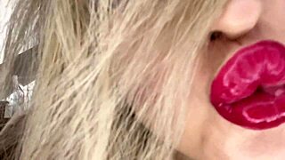 Bimbo in lingerie worships huge lips with tongue