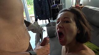 Je Lui Fait Manger Sa Petite Culotte Humide Pleine De Mon Sperme!