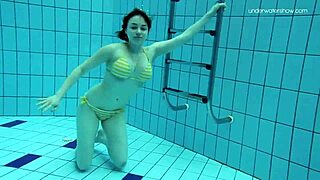 Blonde anal slut Hillary Scott stuffs her asshole and mouth with huge dick!