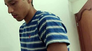 अरे, इस मिल्फ की ऑब्सेशन ने उसे अपने पति के बगल में हंग लड़के से चोदवाया