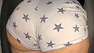 Stepmother's big ass bouncing in homemade video is hot