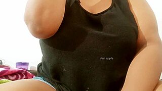 Sri Lankan Lady Displays Natural Big Tits and Ass