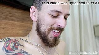 Homem Se Hospeda Em Quarto De Hotel Pra Fazer Putaria Com Os Caras Do Aplicativo