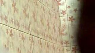 Secretly filming in the bathroom with an amateur