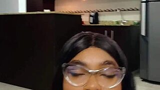 My hermanastra showed me how good a Russian handjob feels, oops!