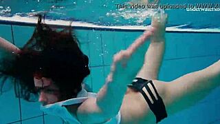 Teen 18+ Undresses Quickly and Displays Her Body