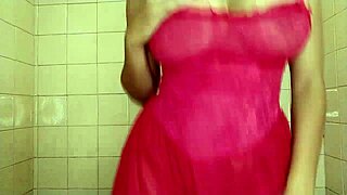 Muslim arab stepmom masturbates fat squirt pussy in niqab 😍 shows big tits in hijab